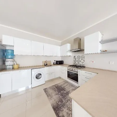 Modern 3-bedroom In Qawra Apartament St Paul's Bay