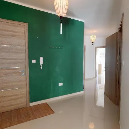 Modern 3-bedroom In Qawra Appartement *